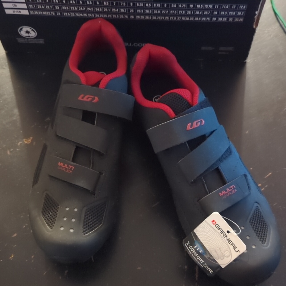 Brand new Garneau Multi Air flex 2 sz10